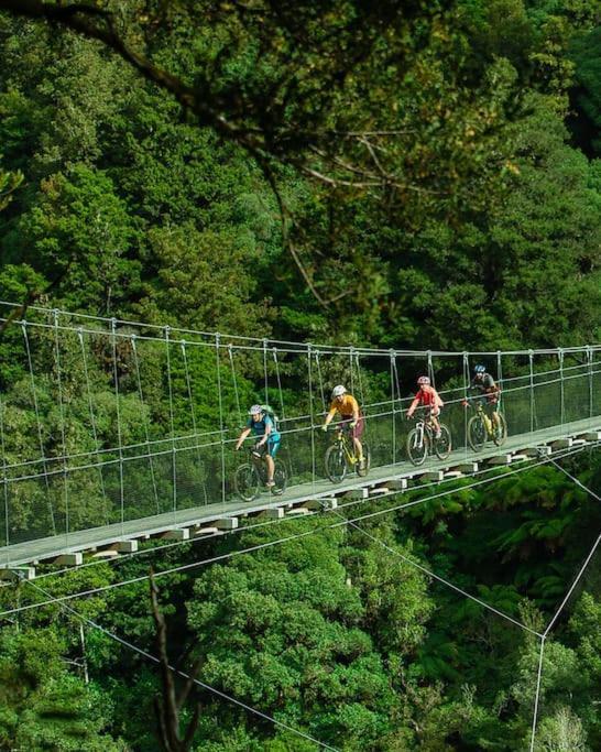 Gardeners' Cottage Matangi エクステリア 写真